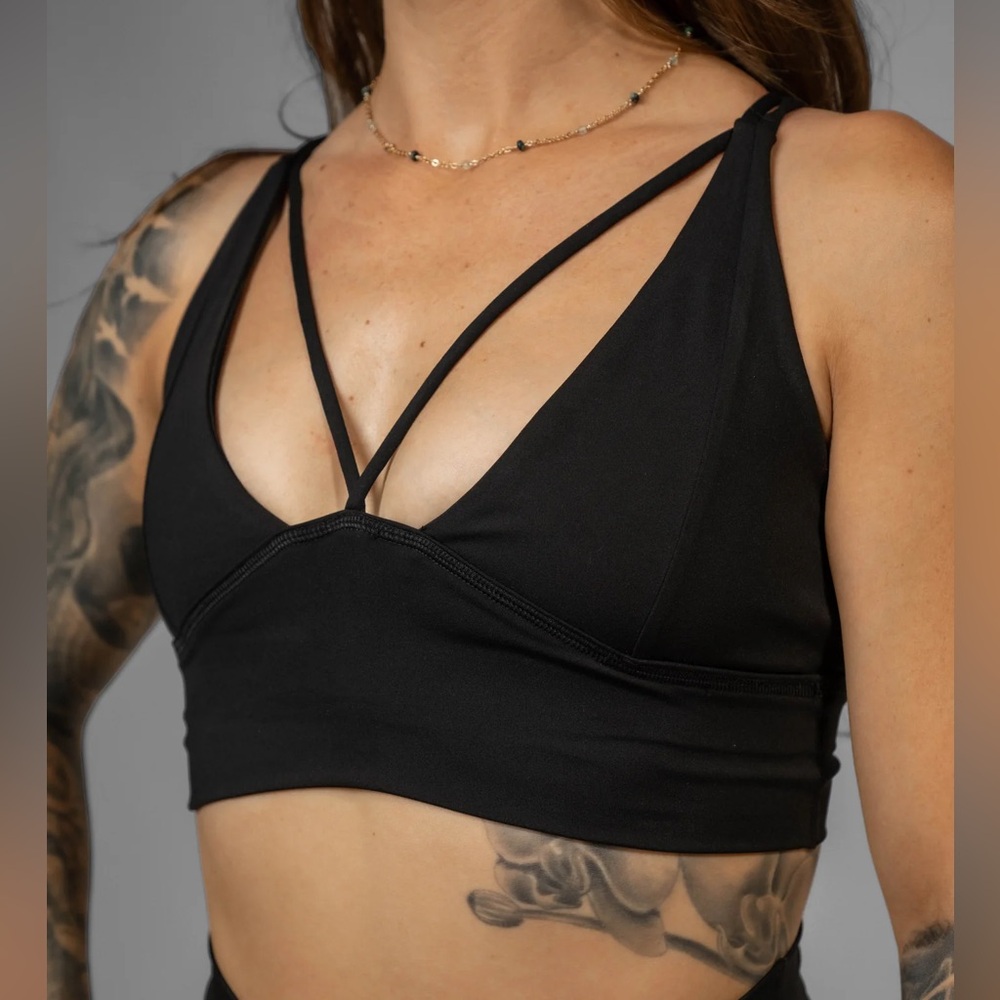 Til You Collapse Goddess Criss Cross Black Sports Bra - Size Large